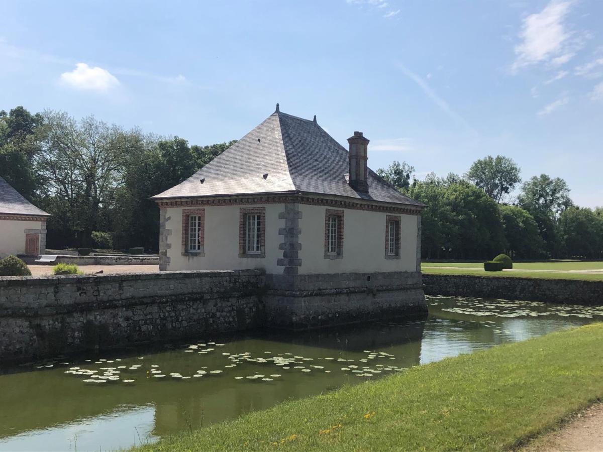 Chateau-Hotel De Bourron Bagian luar foto