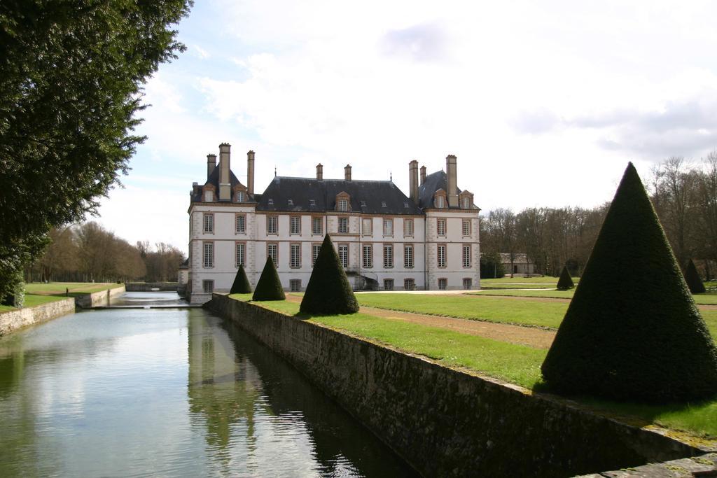 Chateau-Hotel De Bourron Bagian luar foto